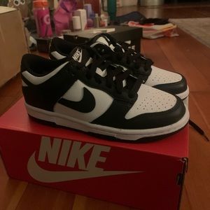 NIB Nike Dunks Panda size 3.5 Big Kids